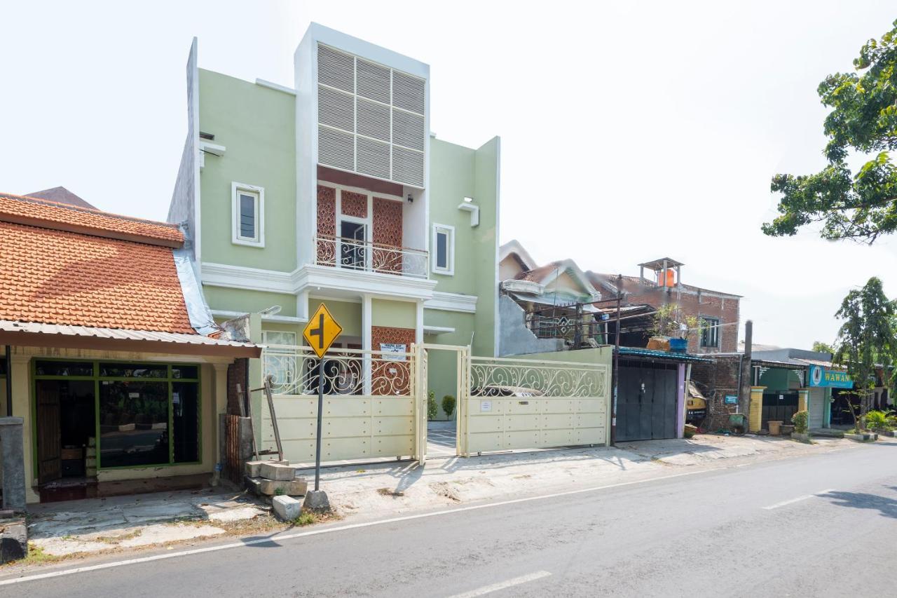 Oyo 3706 Griya Tentrem Syariah Lamongan Exterior foto